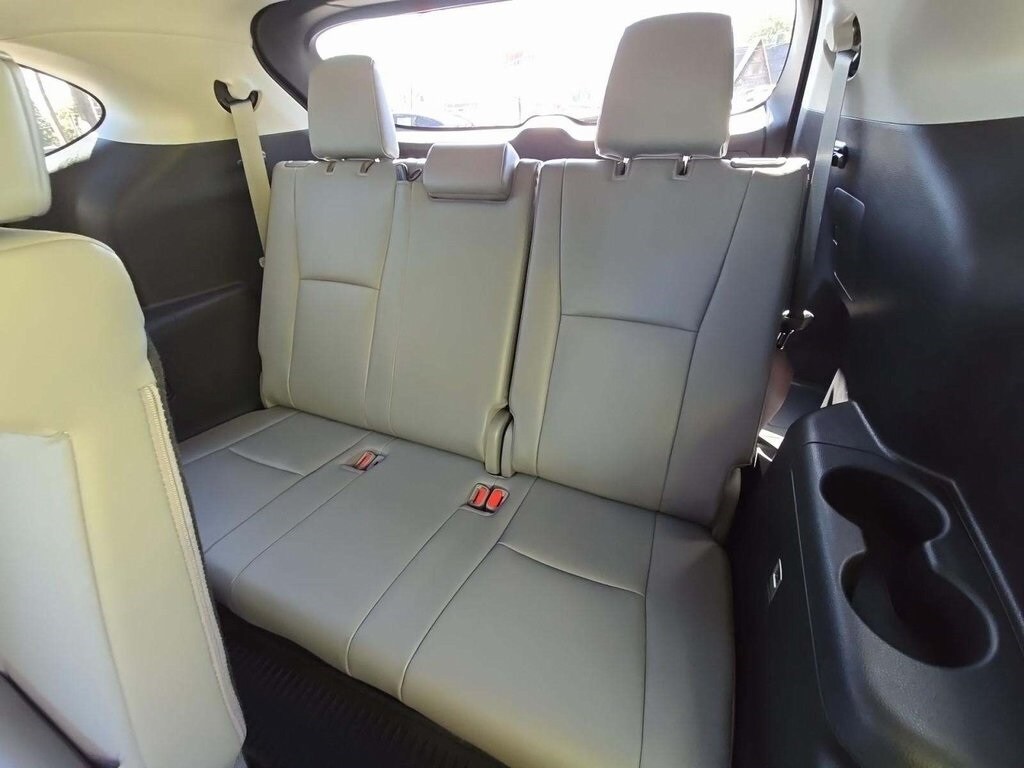 2021 Toyota Highlander XLE photo 4