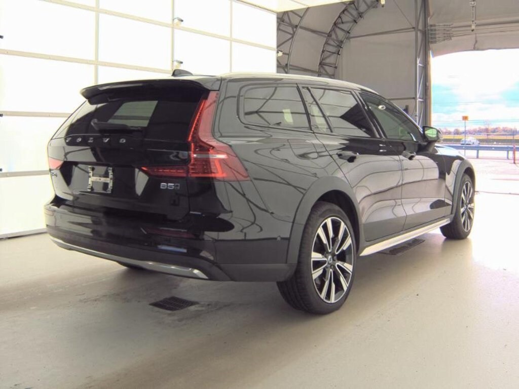 Used 2023 Volvo V60 Cross Country Ultimate Wagon