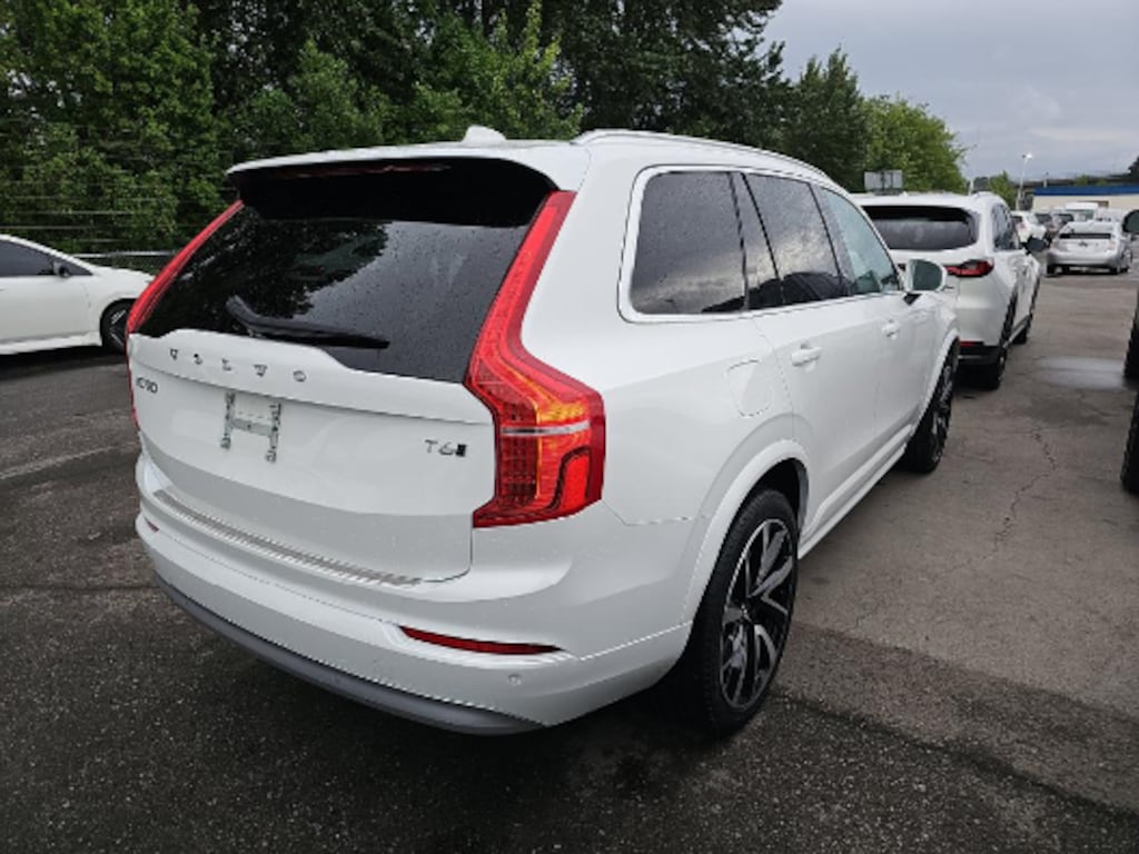 Used 2022 Volvo XC90 T6 Momentum SUV