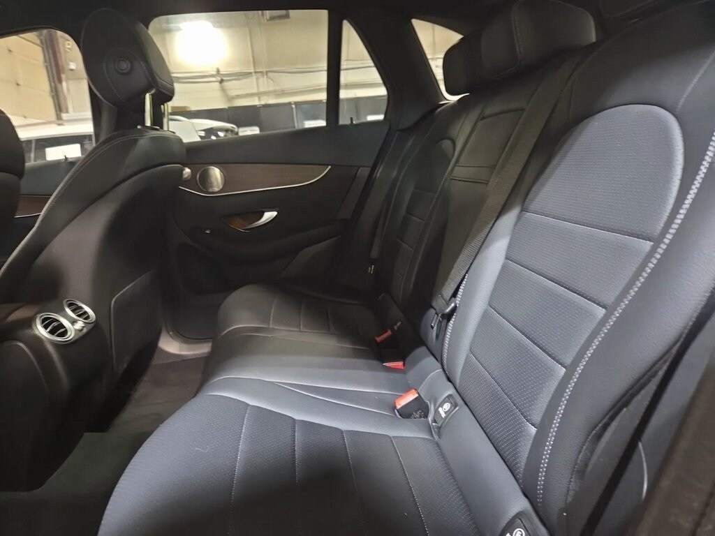 2021 Mercedes Benz GLC 300 photo 3