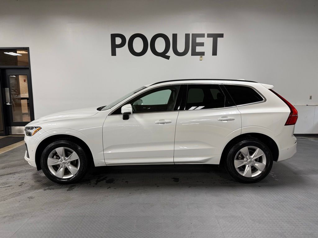 2022 Volvo XC60 B5 Momentum AWD's photo
