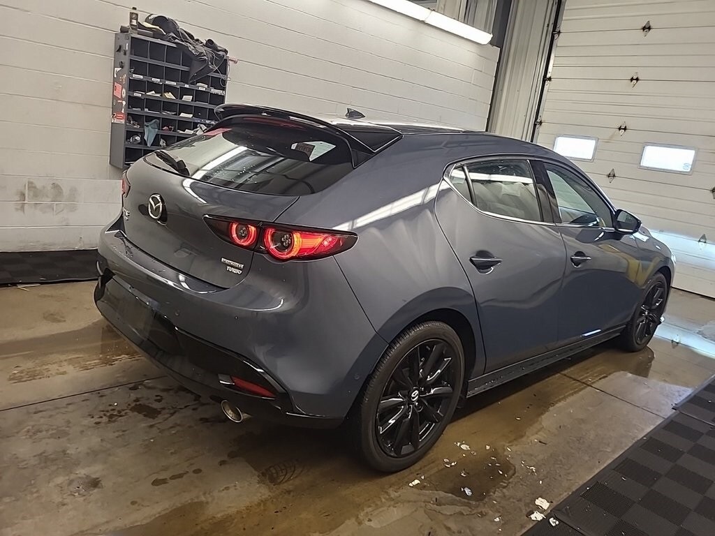 2021 Mazda Mazda3 Premium Plus photo 2