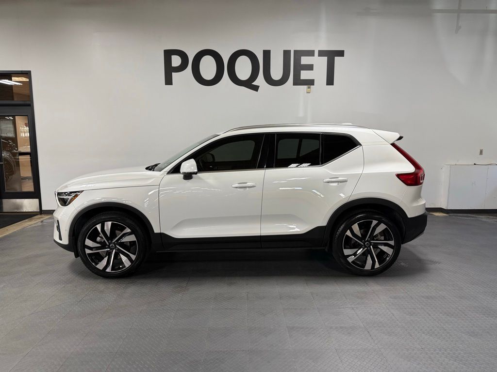 2023 Volvo XC40 B5 Plus Bright AWD's photo