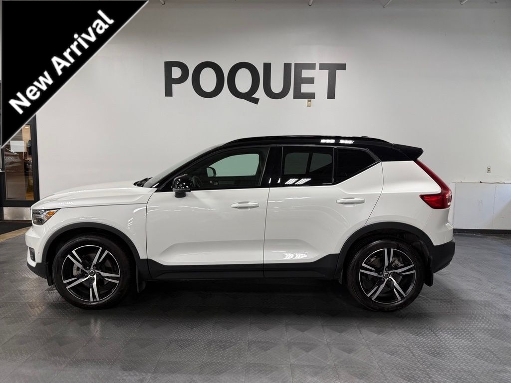 2022 Volvo XC40 T5 R-Design AWD's photo