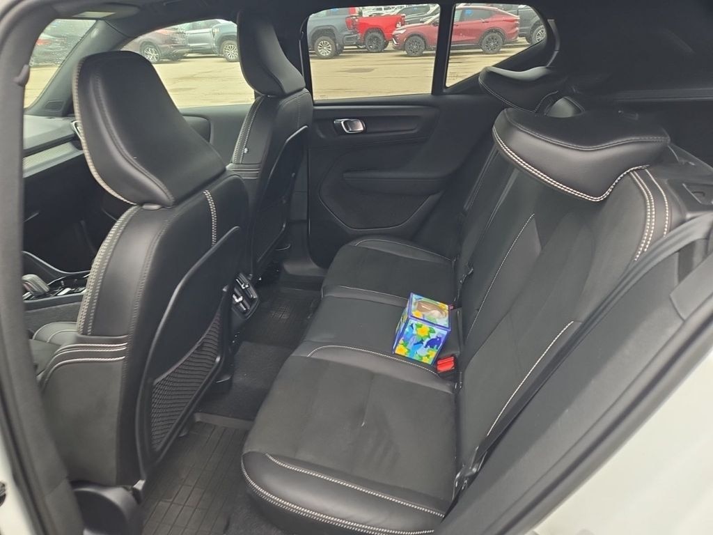Used 2022 Volvo XC40 R-Design SUV