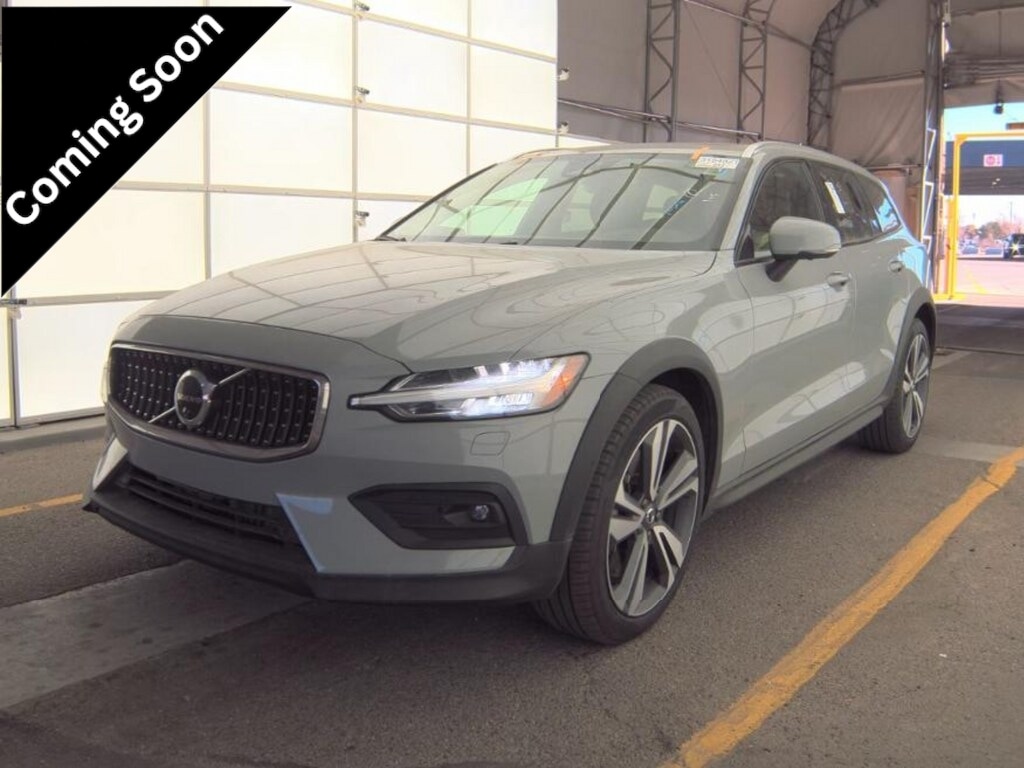 2025 Volvo V60 Cross Country B5 Plus AWD's photo