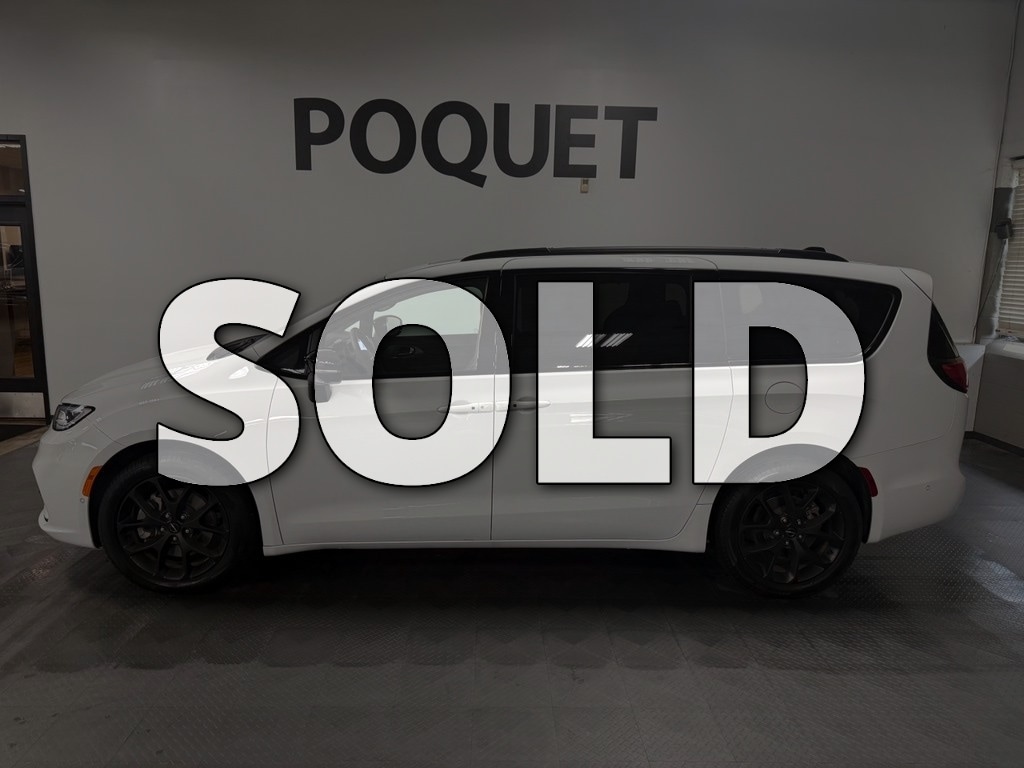 Used 2023 Chrysler Pacifica Limited Minivan/Van