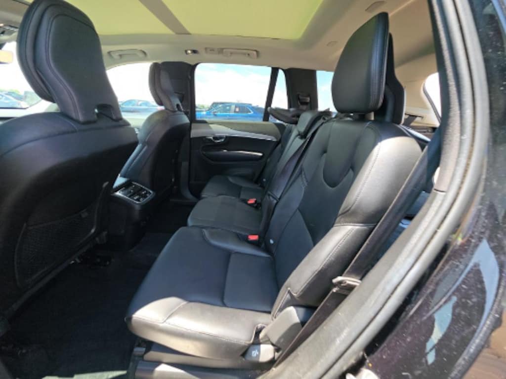 Used 2022 Volvo XC90 T5 Momentum SUV