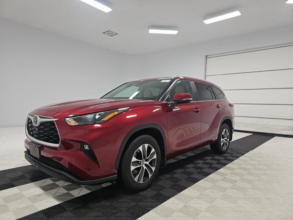 2024 Toyota Highlander XLE's photo