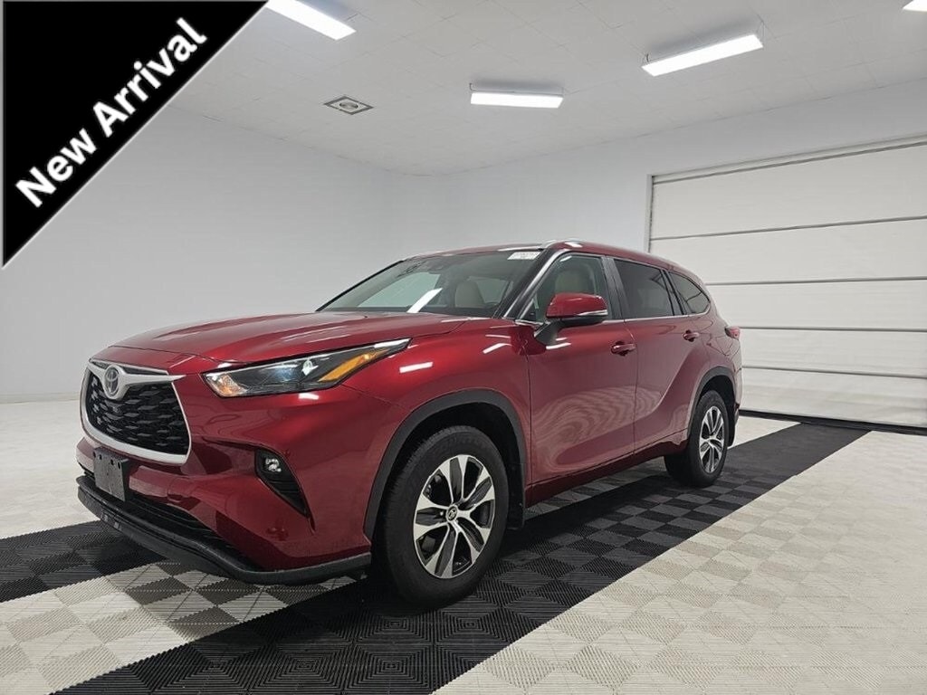 2024 Toyota Highlander XLE's photo