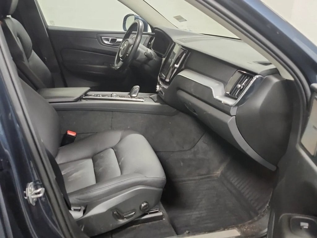 Used 2020 Volvo XC60 Hybrid T8 Momentum SUV