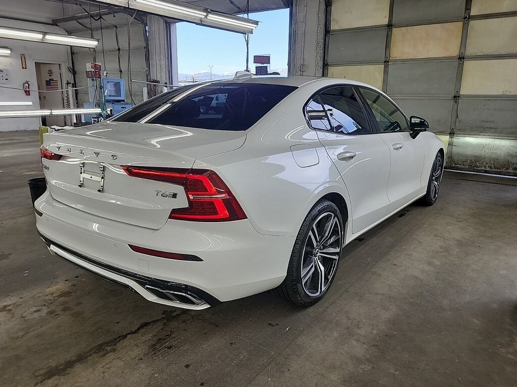 2019 Volvo S60 T6 R-Design photo 2