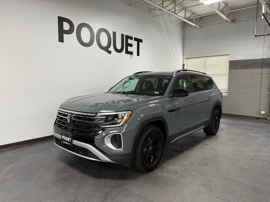 2025 Volkswagen Atlas Peak Edition SE photo 2