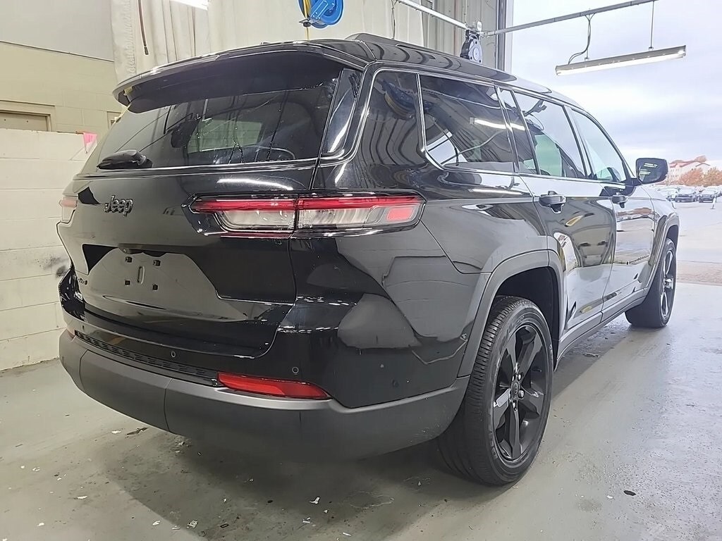2021 Jeep Grand Cherokee Altitude photo 2