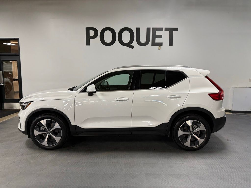 2024 Volvo XC40 B5 Plus Bright AWD's photo