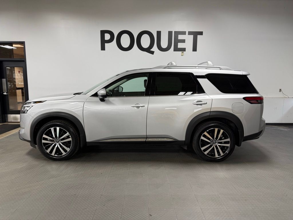 2024 Nissan Pathfinder Platinum 4WD's photo