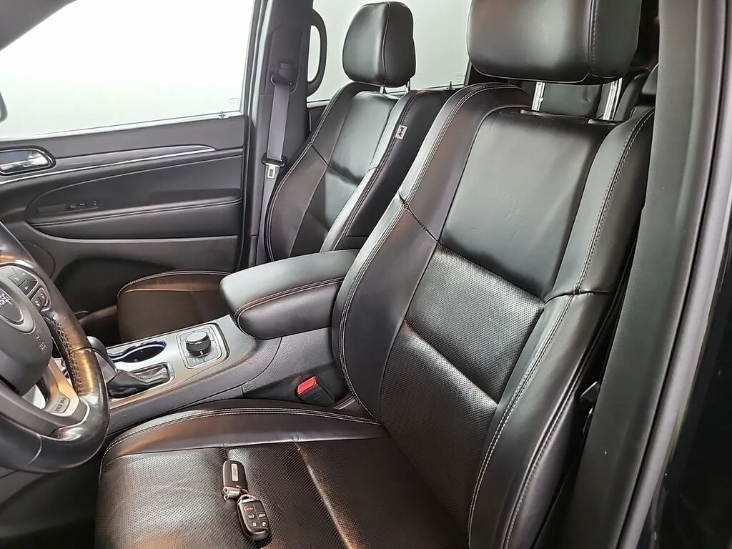 2021 Jeep Grand Cherokee Anniversary Edition photo 2