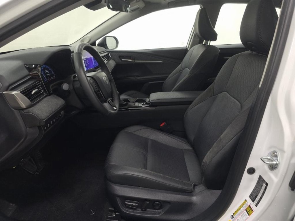 Used 2025 Toyota Camry Hybrid XLE Sedan