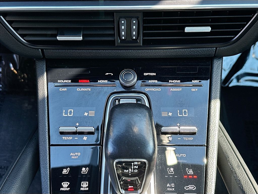 2022 Porsche Cayenne Base - Photo 18