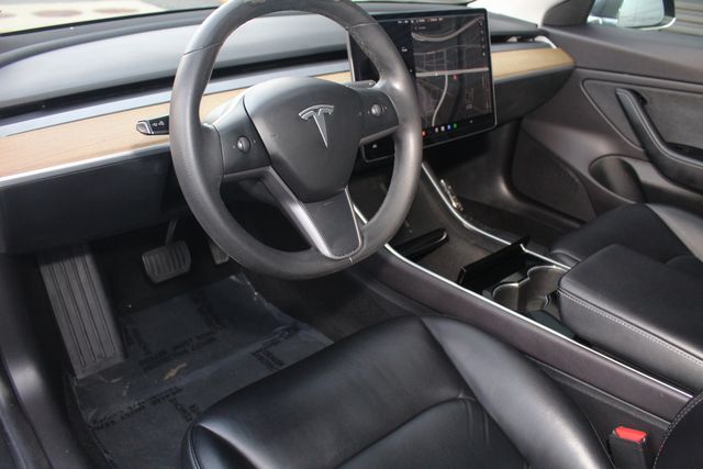 2019 Tesla Model 3 Standard Range Plus photo 4
