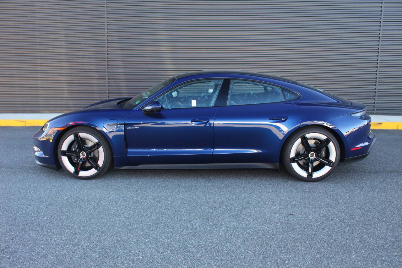 2026 Porsche Taycan 4 photo 2