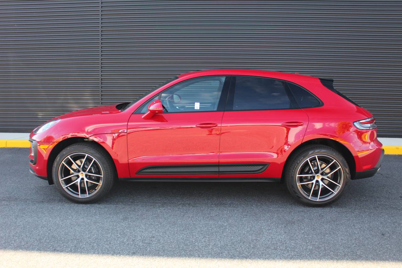 2026 Porsche Macan T photo 2