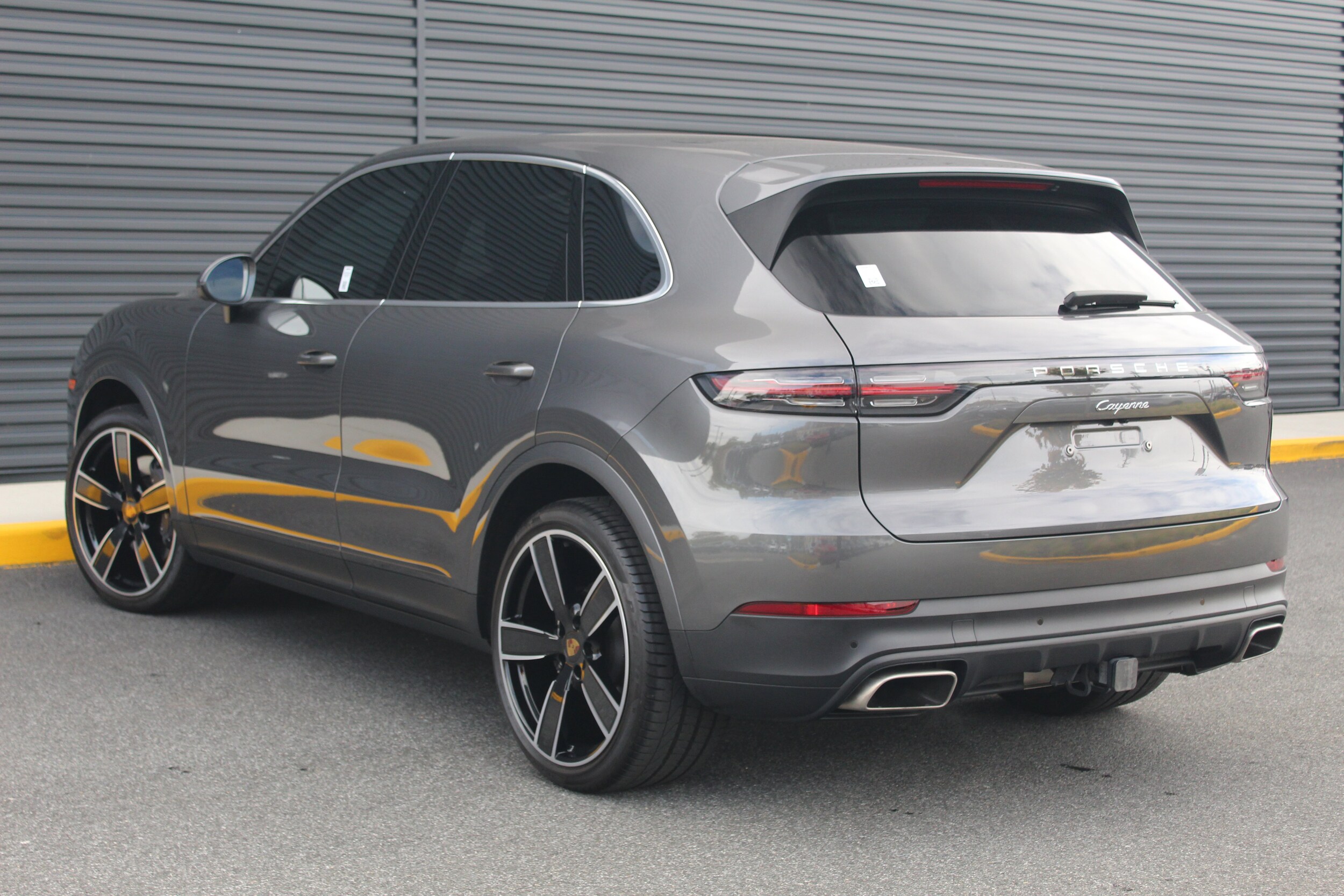 2023 Porsche Cayenne Base photo 3
