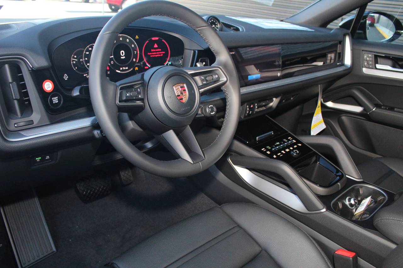 2026 Porsche Cayenne Coupe photo 4