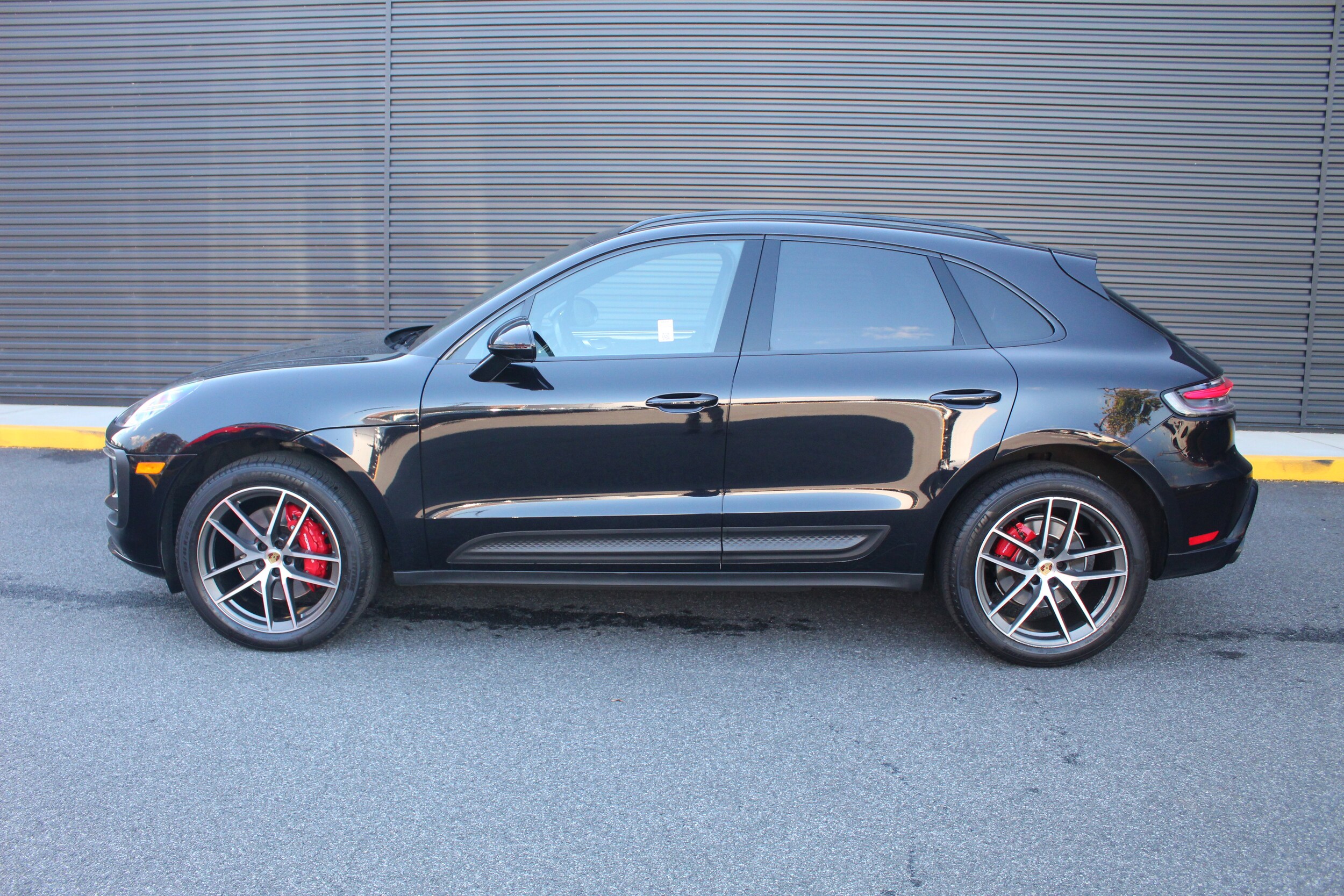 2023 Porsche Macan S photo 2