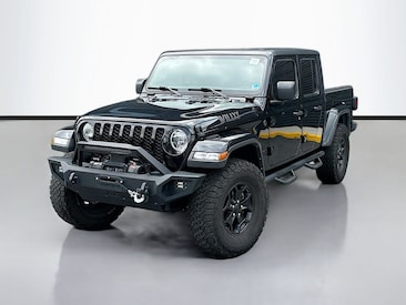 2023 Jeep Gladiator Willys Truck
