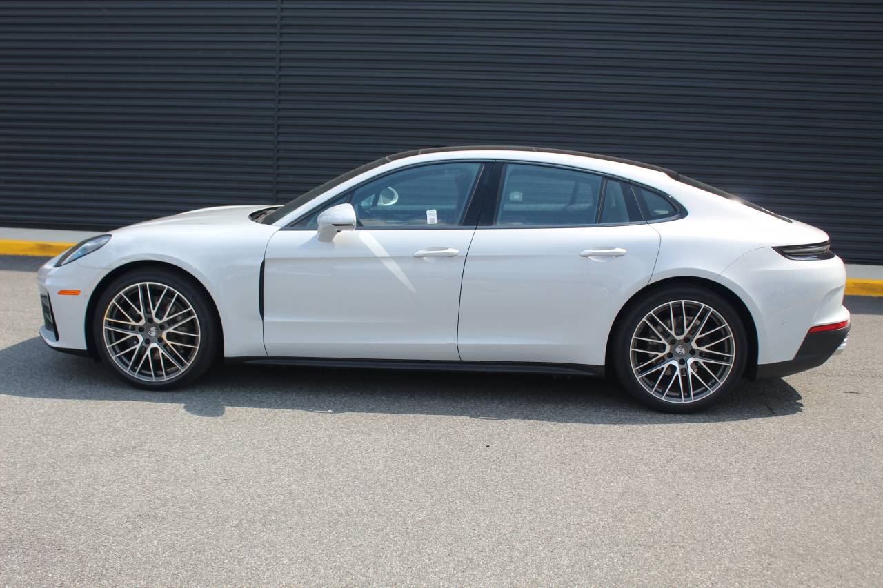 2025 Porsche Panamera 4 photo 2