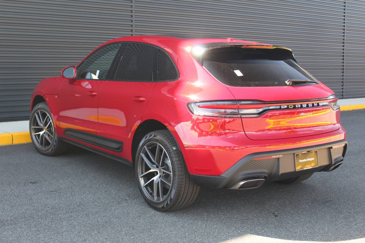 2026 Porsche Macan T photo 3