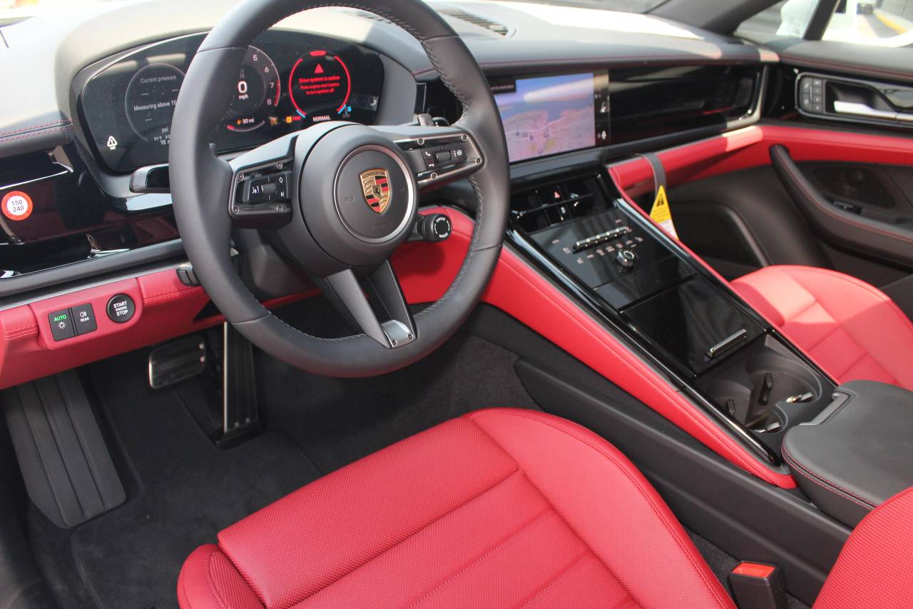 2025 Porsche Panamera 4 photo 4