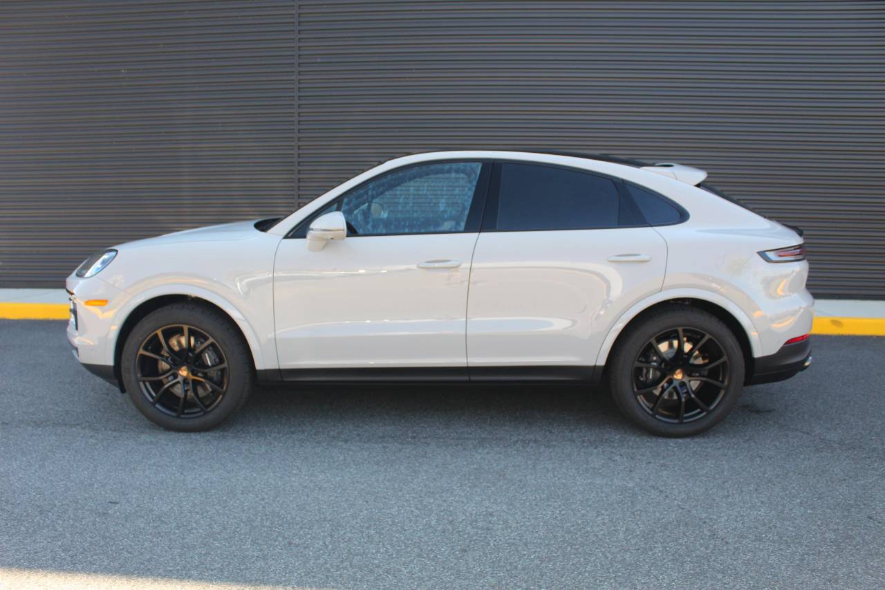 2026 Porsche Cayenne Coupe photo 2