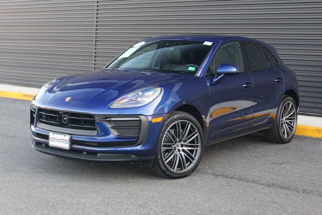 2025 Porsche Macan Base's photo