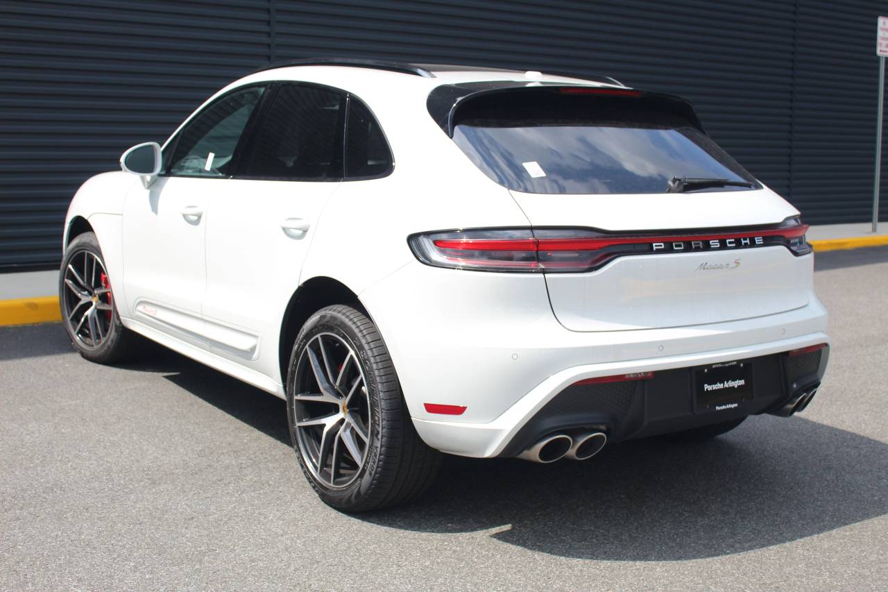 2025 Porsche Macan S photo 3