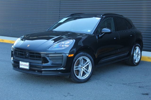 2025 Porsche Macan Base