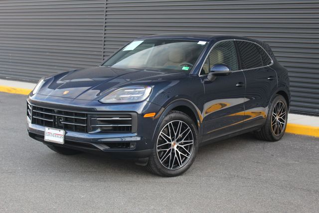 2025 Porsche Cayenne Base's photo