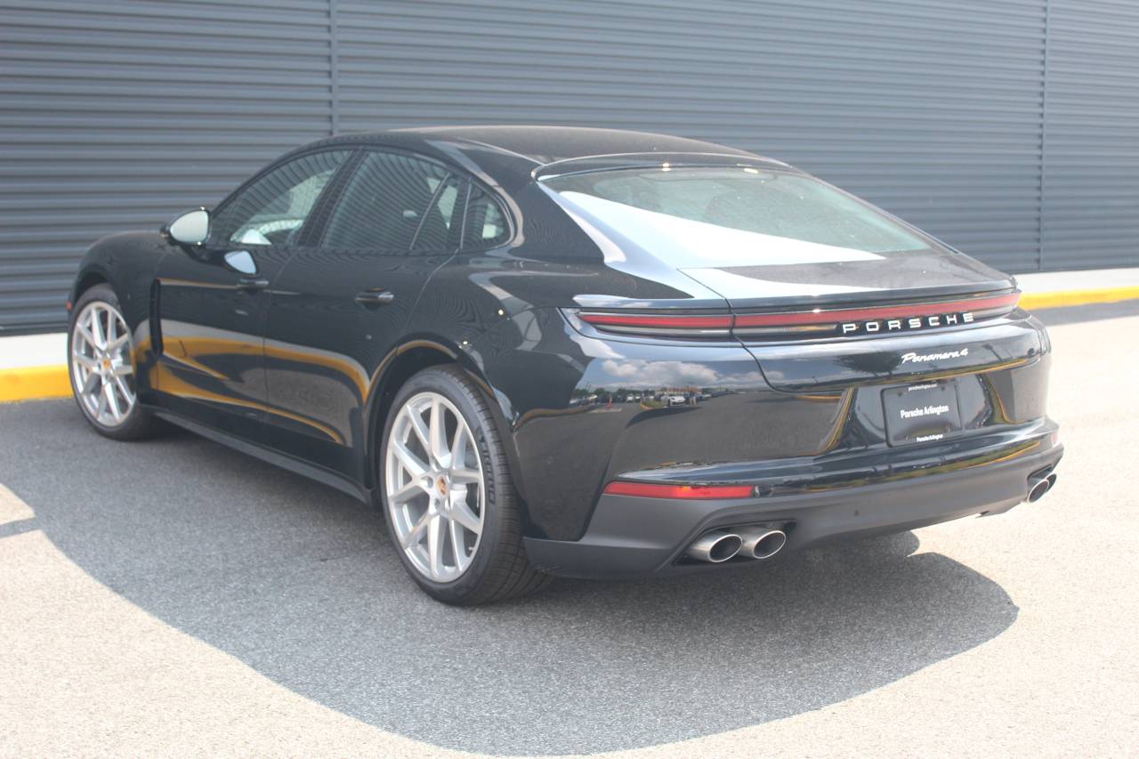 2025 Porsche Panamera 4 photo 3