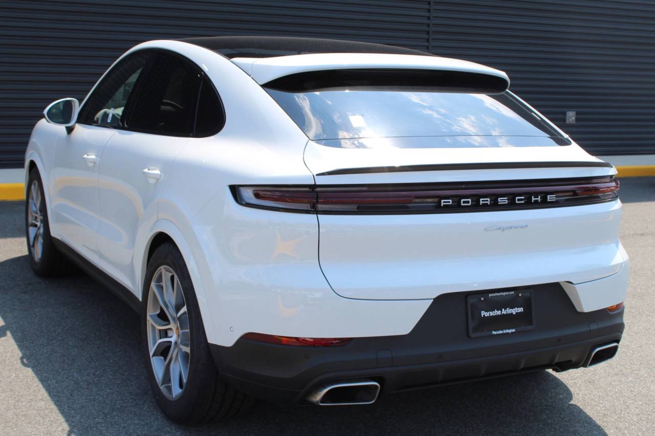 2025 Porsche Cayenne Coupe photo 3