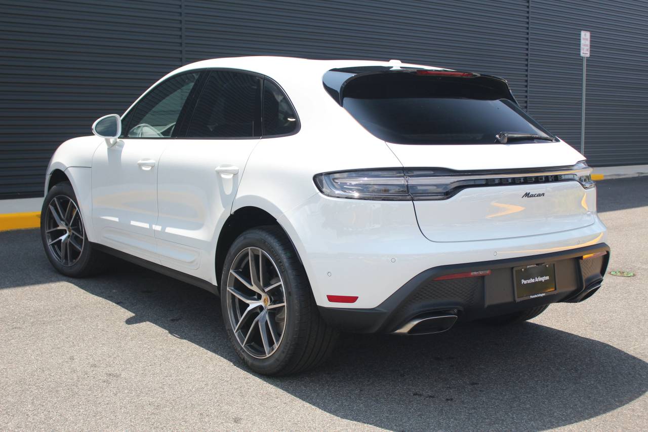 2026 Porsche Macan T photo 3