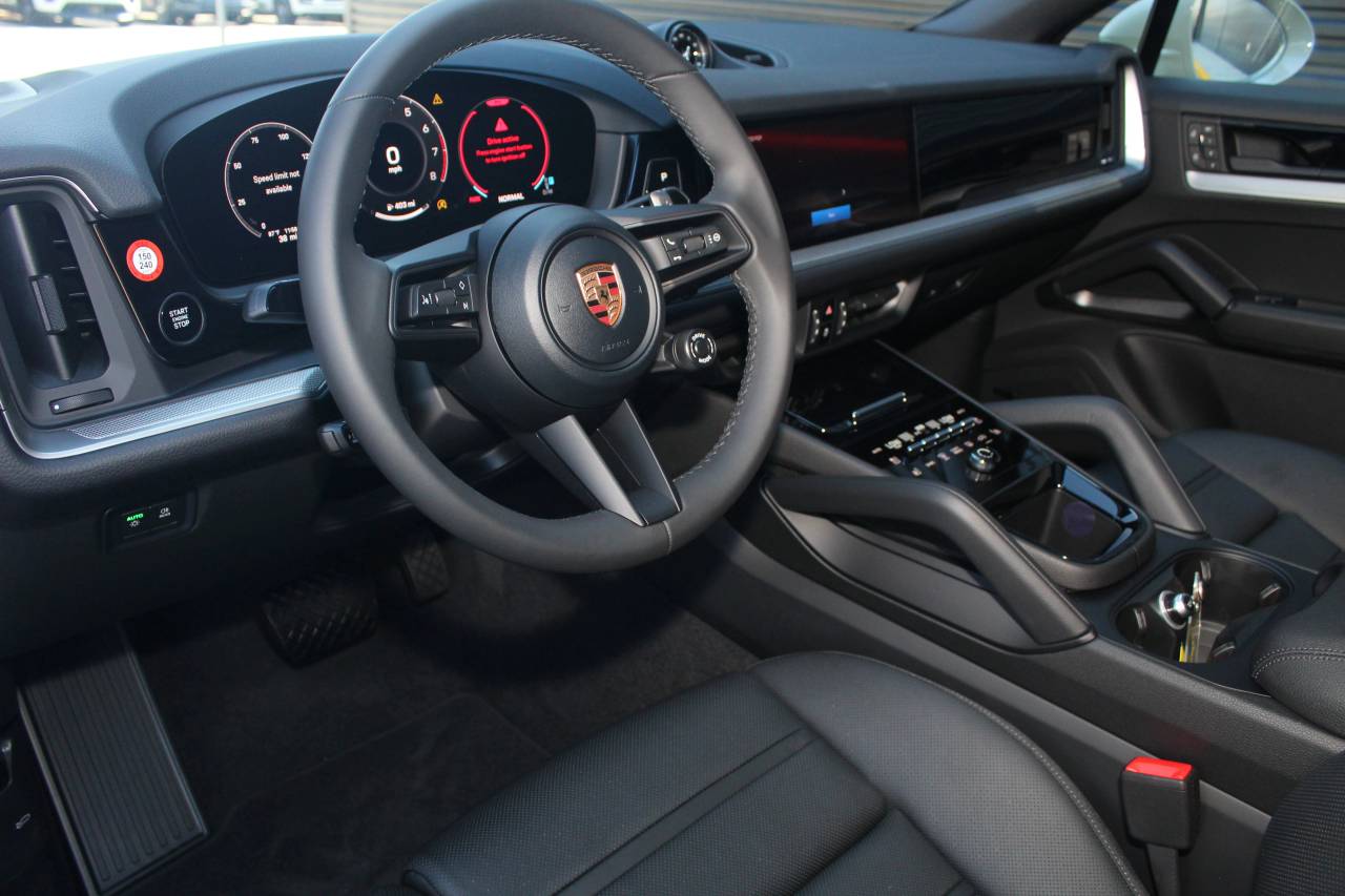 2026 Porsche Cayenne Coupe photo 4