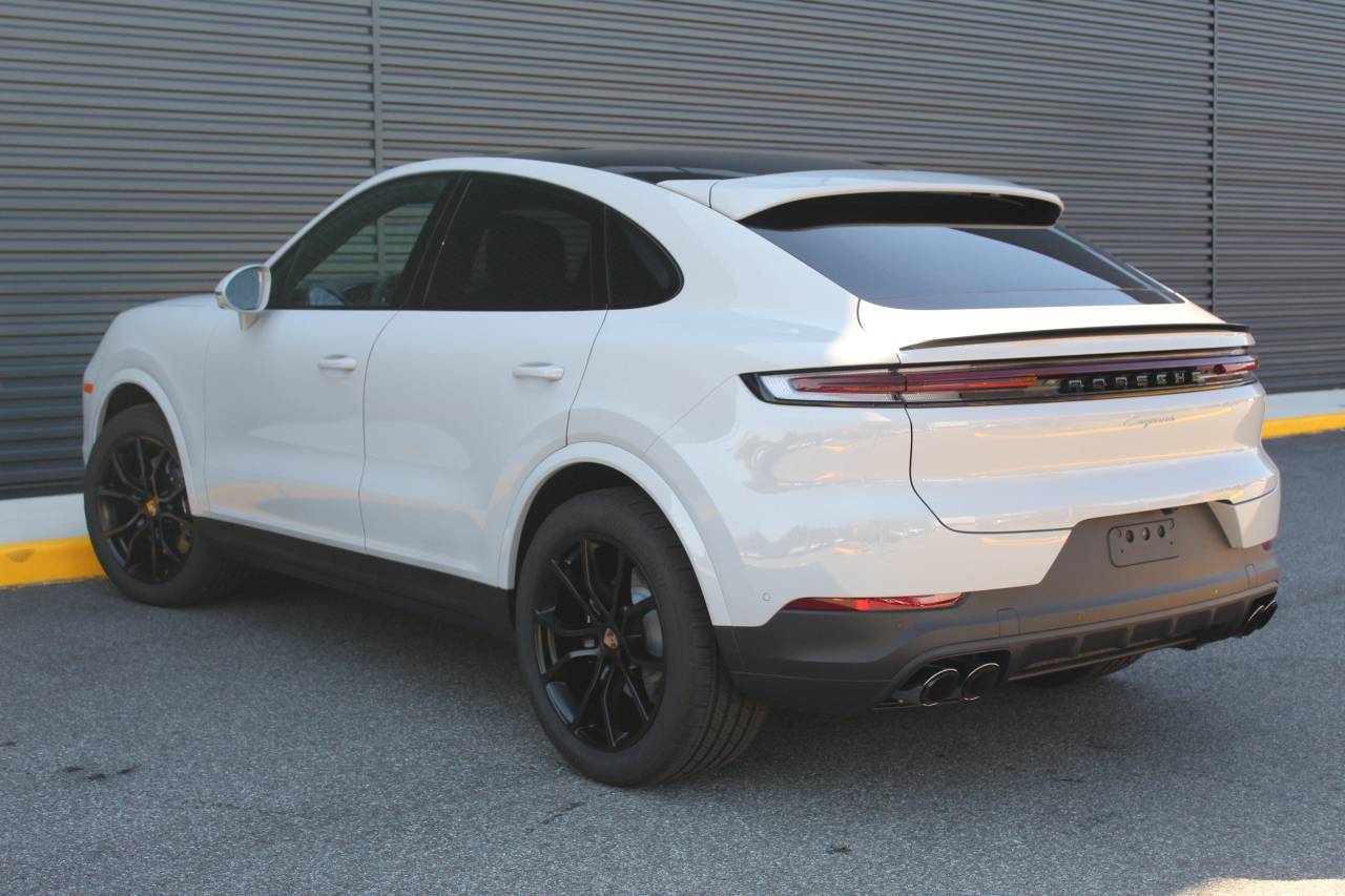 2026 Porsche Cayenne Coupe photo 3