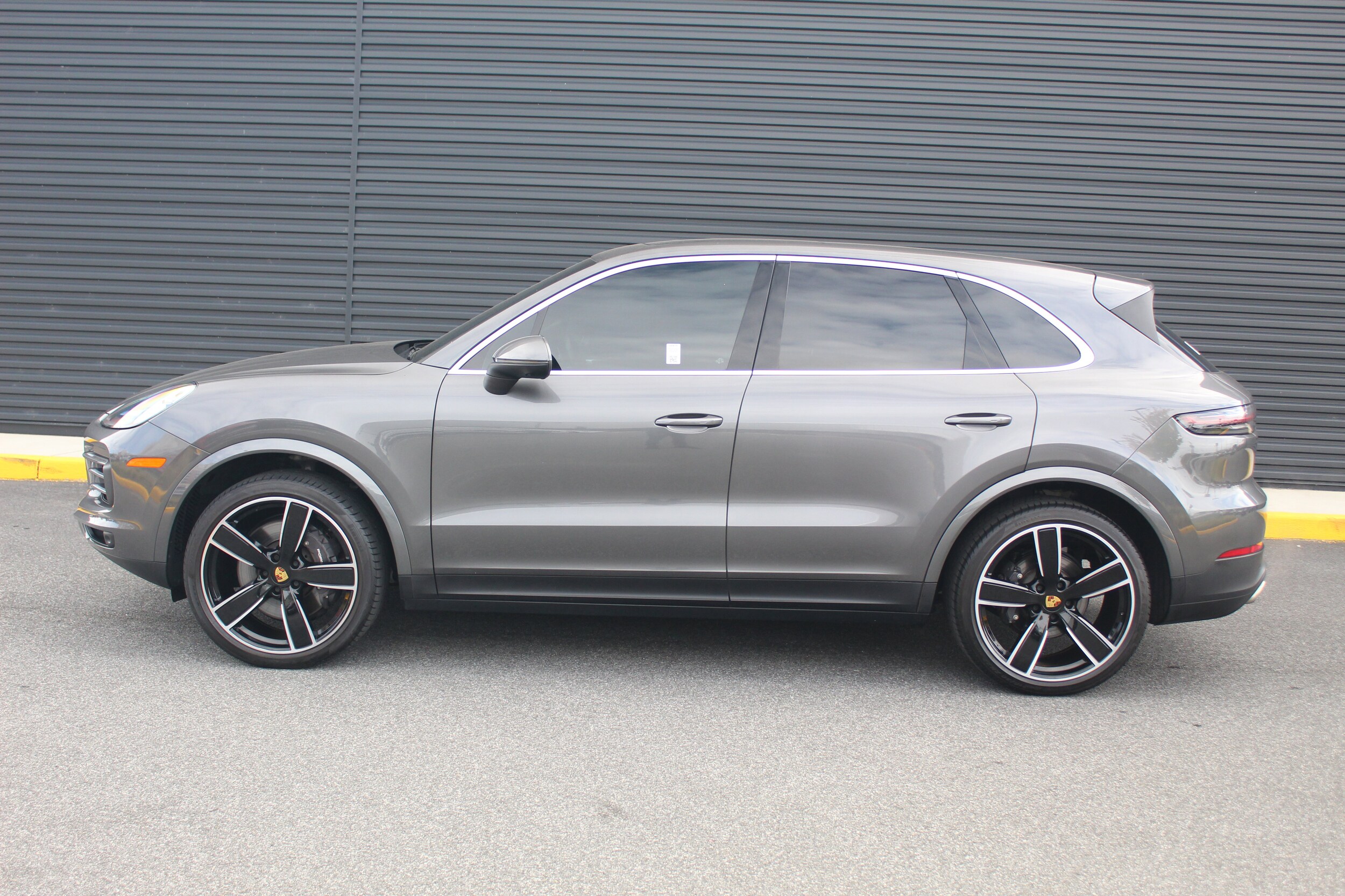 2023 Porsche Cayenne Base photo 2