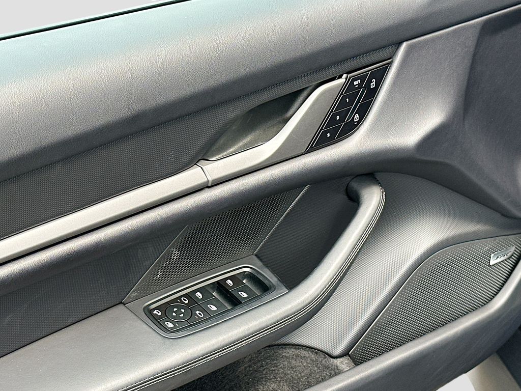 2026 Porsche Taycan Base - Photo 20