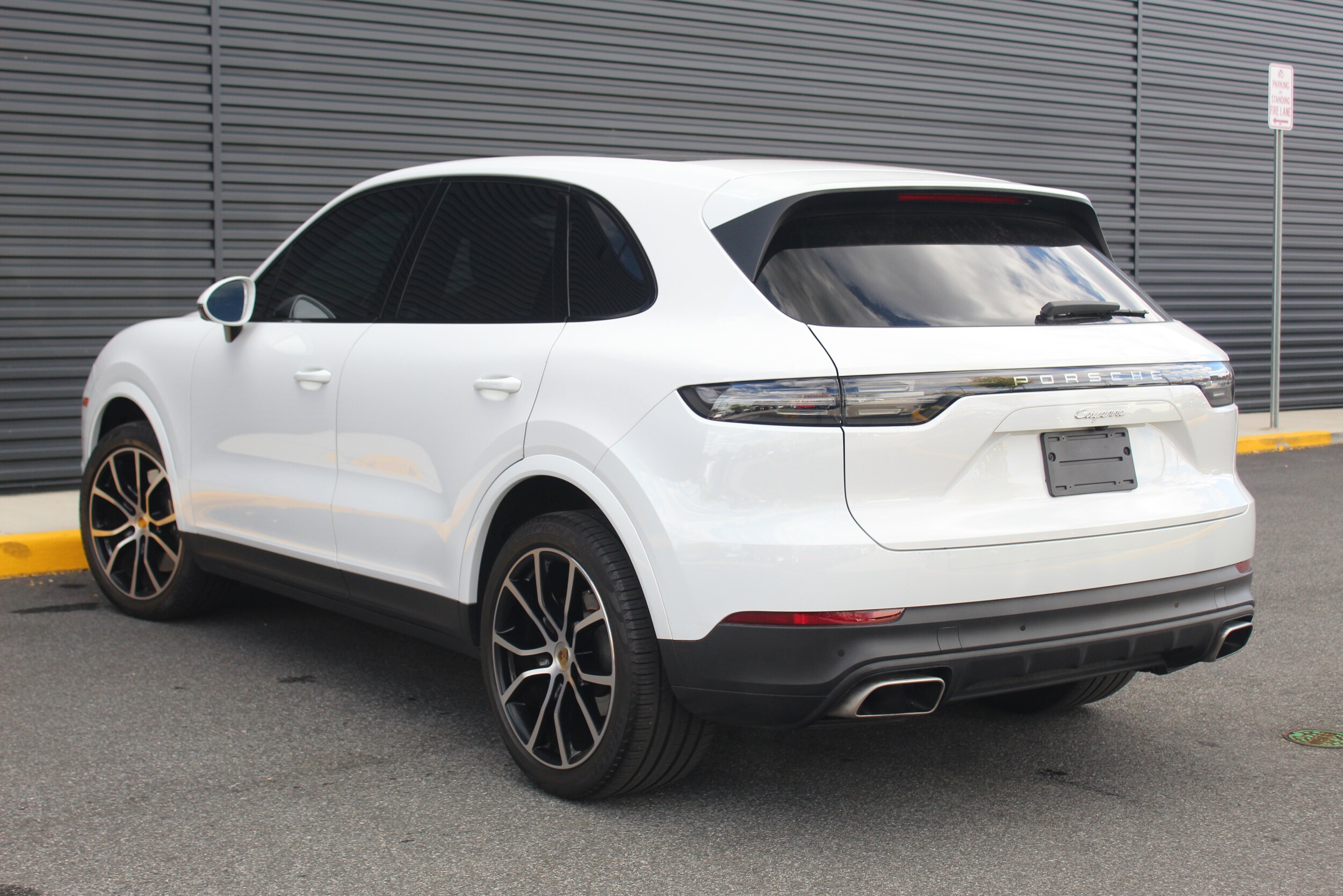 2023 Porsche Cayenne Platinum Edition photo 2
