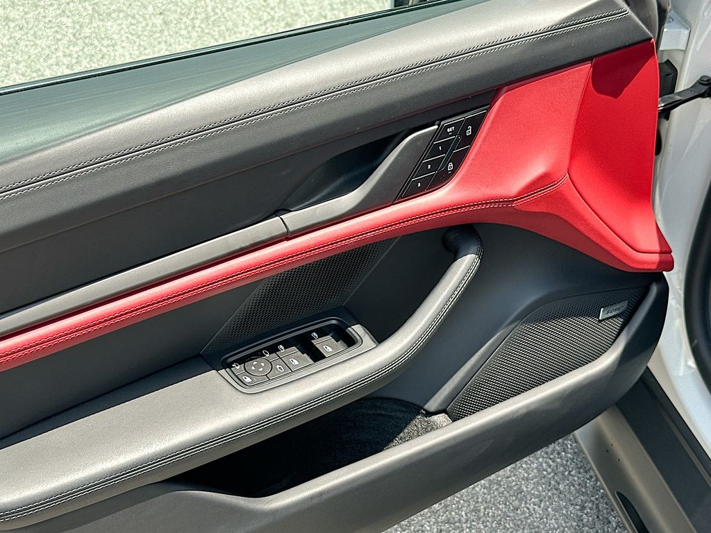 2026 Porsche Taycan S - Photo 20