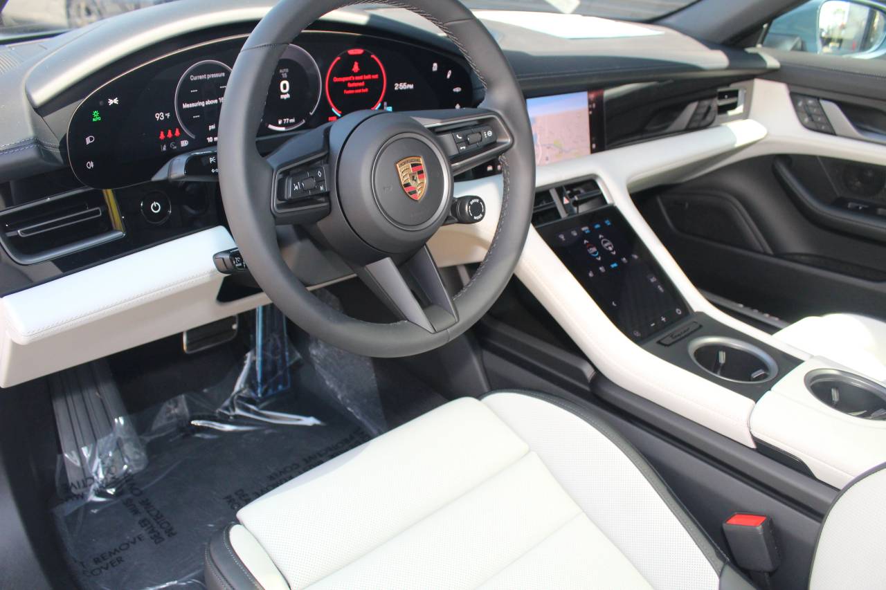 2025 Porsche Taycan 4 photo 4