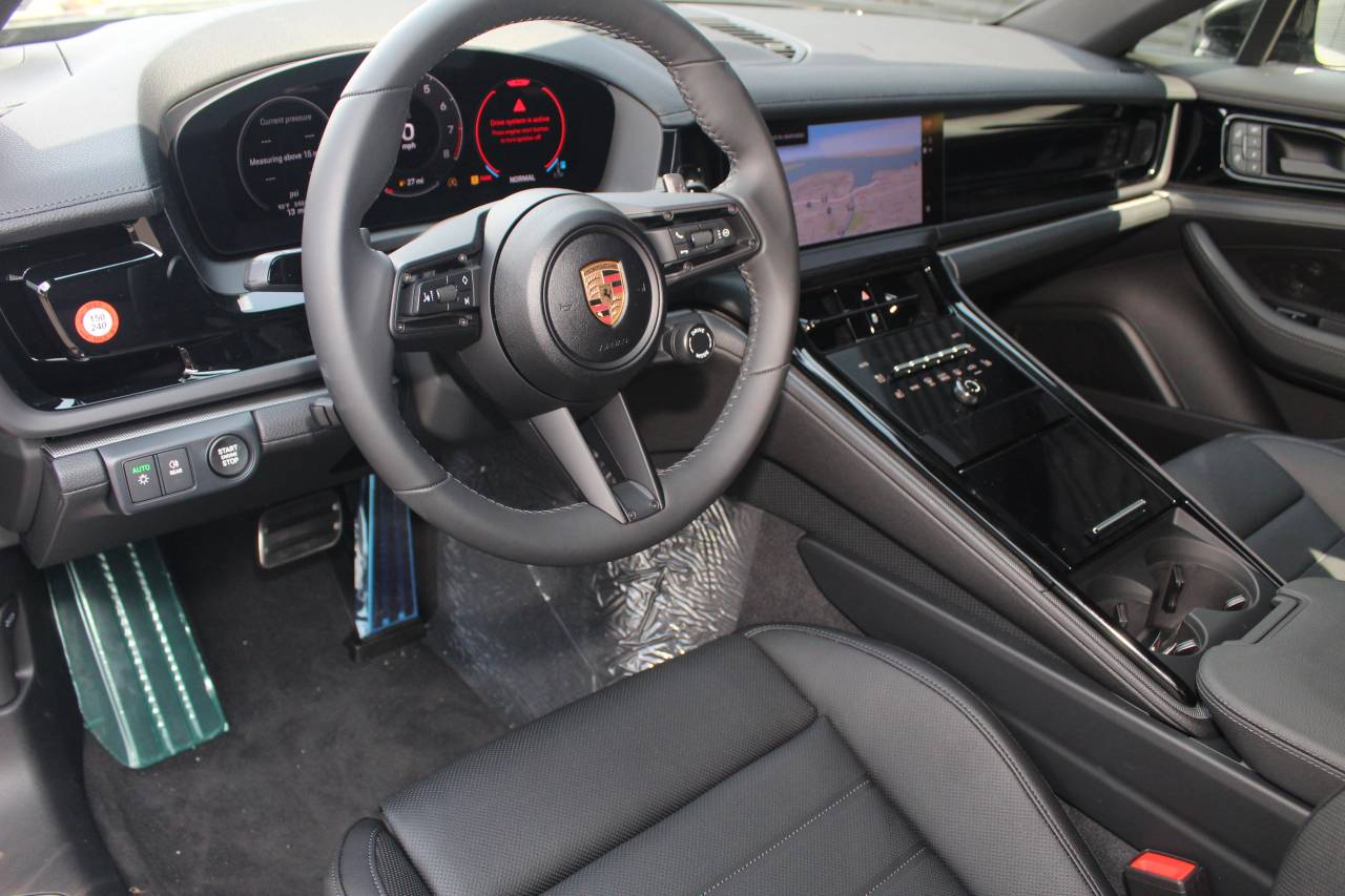 2025 Porsche Panamera 4 photo 4