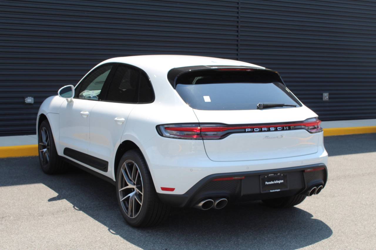 2025 Porsche Macan S photo 3
